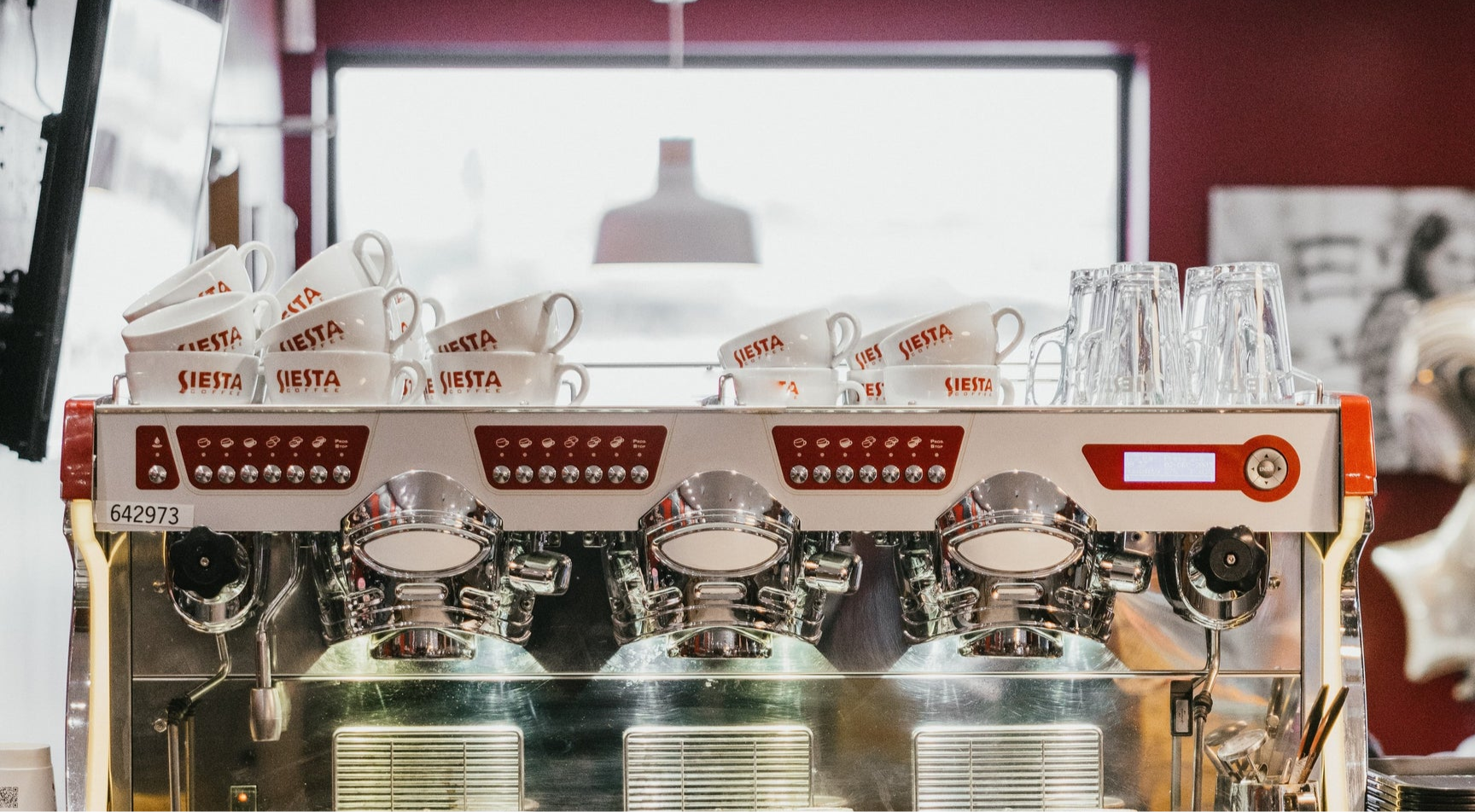 slider image slider_item_7LT3ta